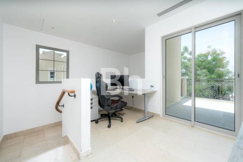 Villa in Jumeirah Village Triangle, Dubai 2 bedrooms, 710 sq.m. № 21344 - photo 12