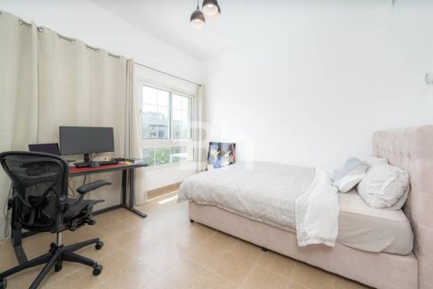 Villa in Jumeirah Village Triangle, Dubai 2 bedrooms, 710 sq.m. № 21344 - photo 13