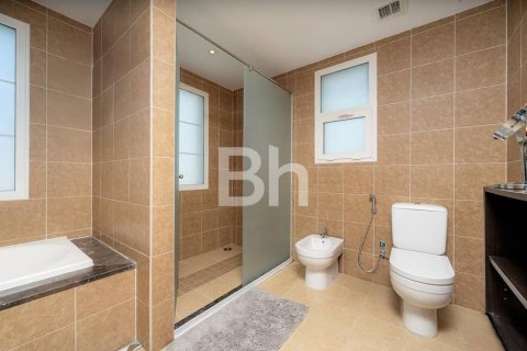 Villa in Jumeirah Village Triangle, Dubai 2 bedrooms, 710 sq.m. № 21344 - photo 16