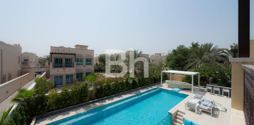 Villa in Jumeirah Village Triangle, Dubai 2 bedrooms, 710 sq.m. № 21344