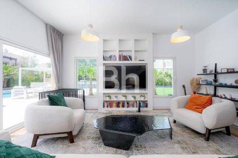 Villa in Jumeirah Village Triangle, Dubai 2 bedrooms, 710 sq.m. № 21344 - photo 22