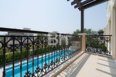 Villa in Jumeirah Village Triangle, Dubai 2 bedrooms, 710 sq.m. № 21344 - photo 3