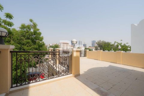 Villa in Jumeirah Village Triangle, Dubai 2 bedrooms, 710 sq.m. № 21344 - photo 4