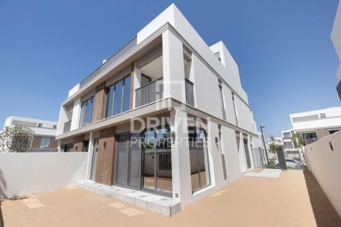 Villa in Aura, Tilal Al Ghaf, Dubai 4 bedrooms, 317 sq.m. № 19598 - photo 1