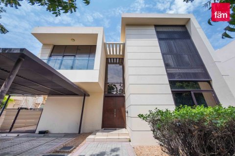 Villa in Dubai 5 bedrooms, 450 sq.m. № 114218