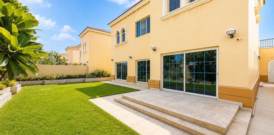 Villa in Jumeirah Park, Dubai 4 bedrooms, 524.9 sq.m. № 133919