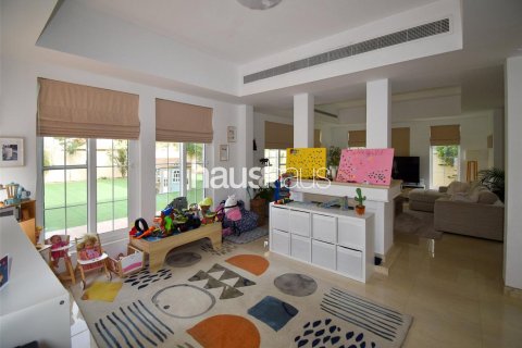 Villa en Arabian Ranches, Dubai, 4 dormitorios, 401 m², № 45080 - foto 1