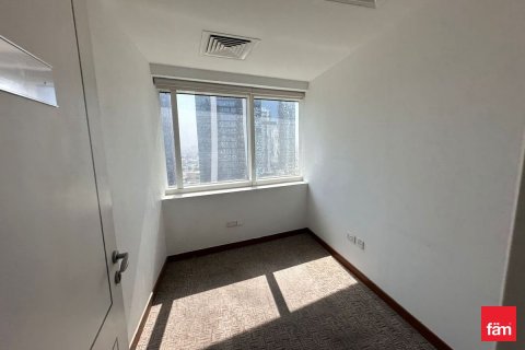 Office in Dubai 377.9 sq.m. № 59077 - photo 8