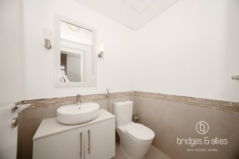 Apartment in DIFC, Dubai 3 bedrooms, 194 sq.m. № 101351 - photo 2