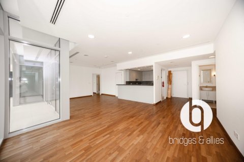Apartment in DIFC, Dubai 3 bedrooms, 194 sq.m. № 101351 - photo 3