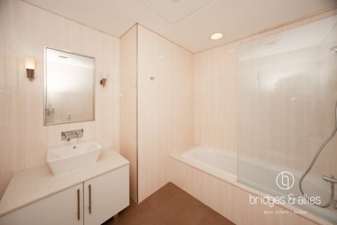 Apartment in DIFC, Dubai 3 bedrooms, 194 sq.m. № 101351 - photo 3