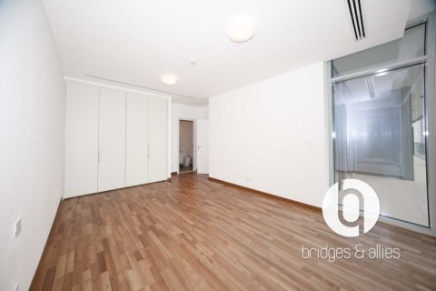 Apartment in DIFC, Dubai 3 bedrooms, 194 sq.m. № 101351 - photo 18