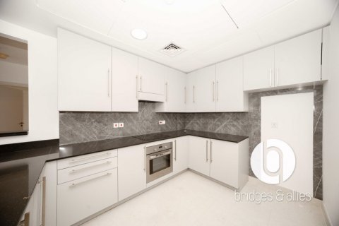 Apartment in DIFC, Dubai 3 bedrooms, 194 sq.m. № 101351 - photo 13