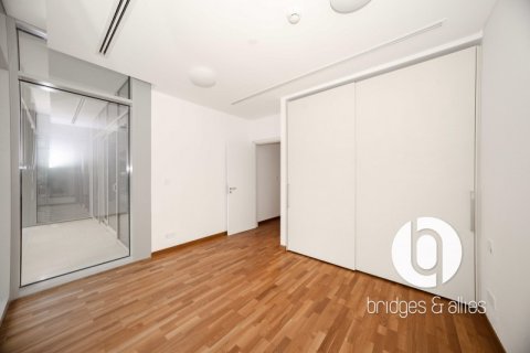 Apartment in DIFC, Dubai 3 bedrooms, 194 sq.m. № 101351 - photo 15