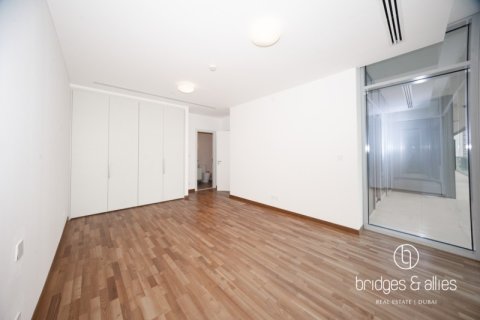 Apartment in DIFC, Dubai 3 bedrooms, 194 sq.m. № 101354 - photo 5