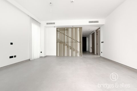 Villa in Tilal Al Ghaf, Dubai 4 bedrooms, 377 sq.m. № 101352 - photo 15