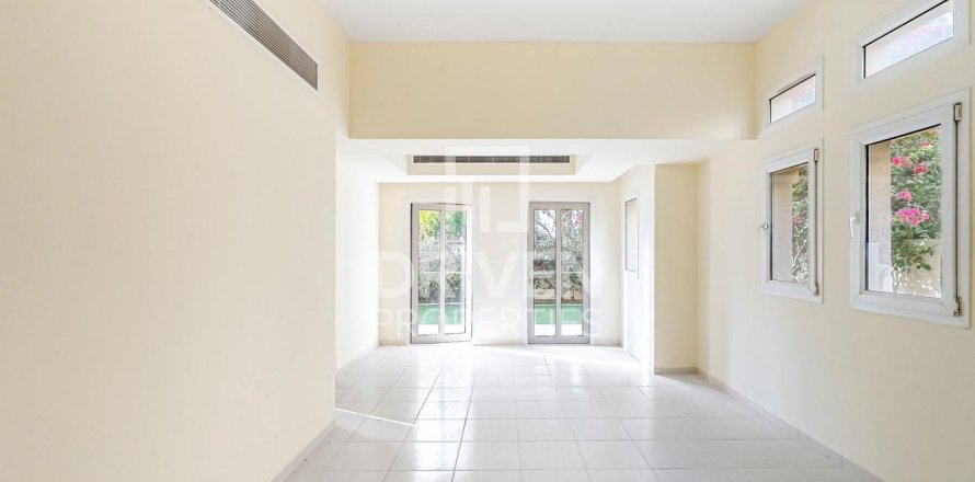 Villa en The Lakes, Dubai, 3 dormitorios, 265 m², № 18789