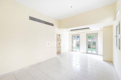 Villa en The Lakes, Dubai, 3 dormitorios, 265 m², № 18789 - foto 2