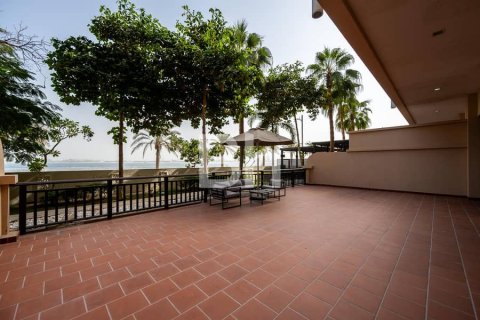 Hotel Apartment in Palm Jumeirah, Dubai 2 bedrooms, 142 sq.m. № 21793 - photo 18