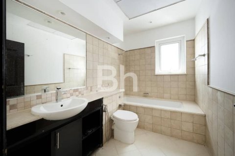Villa en The Villa, Dubai, 4 dormitorios, 425 m², № 24930 - foto 14