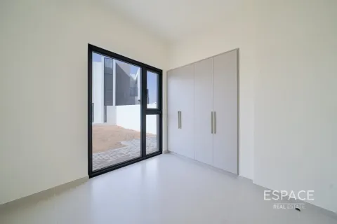 Villa in EMAAR South, Dubai South (Dubai World Central), Dubai 4 bedrooms, 210 sq.m. № 122476 - photo 2