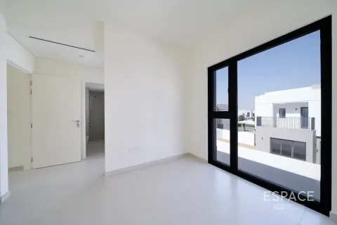 Villa in EMAAR South, Dubai South (Dubai World Central), Dubai 4 bedrooms, 210 sq.m. № 122476 - photo 4