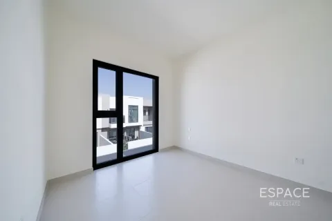Villa in EMAAR South, Dubai South (Dubai World Central), Dubai 4 bedrooms, 210 sq.m. № 122476 - photo 3