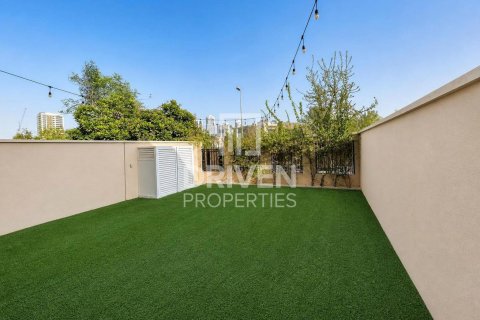 Townhouse in Jumeirah Village Circle, Dubai 2 bedrooms, 239.97 sq.m. № 134165 - photo 15