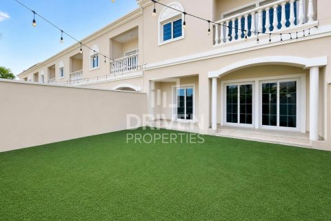 Townhouse in Jumeirah Village Circle, Dubai 2 bedrooms, 239.97 sq.m. № 134165 - photo 16