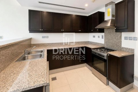 Townhouse in Jumeirah Village Circle, Dubai 2 bedrooms, 239.97 sq.m. № 134165 - photo 9