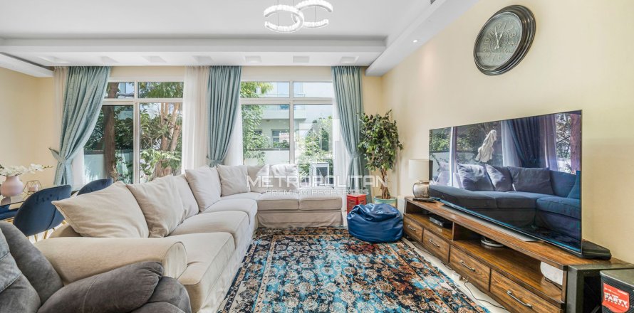 Villa in Jumeirah Village Triangle, Dubai 3 bedrooms, 152 sq.m. № 15154