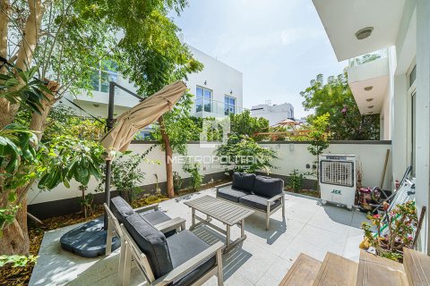 Villa in Jumeirah Village Triangle, Dubai 3 bedrooms, 152 sq.m. № 15154 - photo 15