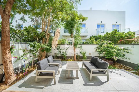 Villa in Jumeirah Village Triangle, Dubai 3 bedrooms, 152 sq.m. № 15154 - photo 2