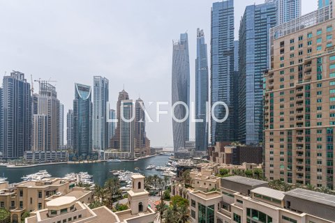 Apartment in Emaar 6 Towers, Dubai Marina, Dubai 2 bedrooms, 159 sq.m. № 46342 - photo 1