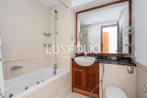 Apartment in Emaar 6 Towers, Dubai Marina, Dubai 2 bedrooms, 159 sq.m. № 46342 - photo 10