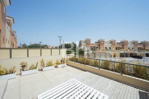 Adosado en Dubai Sports City, Dubai, 4 dormitorios, 332 m², № 24336 - foto 9