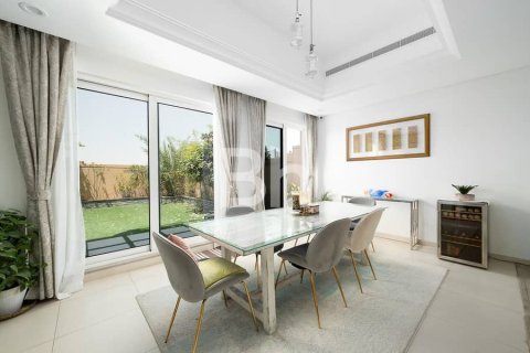 Adosado en Dubai Sports City, Dubai, 4 dormitorios, 332 m², № 24336 - foto 15