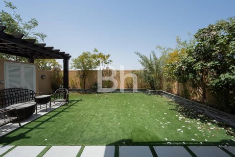 Adosado en Dubai Sports City, Dubai, 4 dormitorios, 332 m², № 24336 - foto 11
