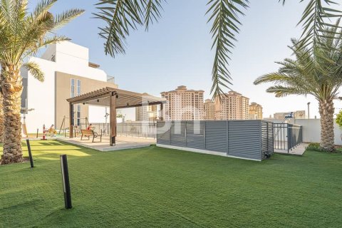 Adosado en Dubai Sports City, Dubai, 4 dormitorios, 275 m², № 24333 - foto 3