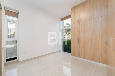 Adosado en Dubai Sports City, Dubai, 4 dormitorios, 275 m², № 24333 - foto 16