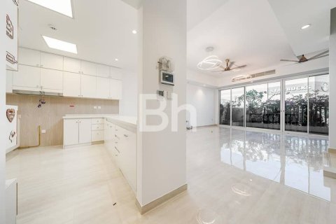 Adosado en Dubai Sports City, Dubai, 4 dormitorios, 275 m², № 24333 - foto 18
