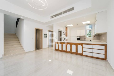 Adosado en Dubai Sports City, Dubai, 4 dormitorios, 275 m², № 24333 - foto 19