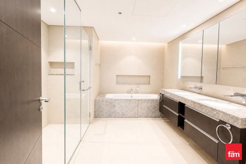Apartment in Dubai 3 bedrooms, 197.3 sq.m. № 113813 - photo 14