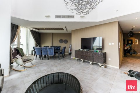 Снять в аренду квартиру в Дубае: 4 спальни, 264м², № 113805 - фото 3