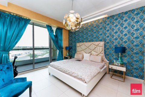 Снять в аренду квартиру в Дубае: 4 спальни, 264м², № 113805 - фото 8