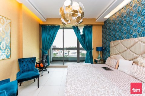 Снять в аренду квартиру в Дубае: 4 спальни, 264м², № 113805 - фото 7