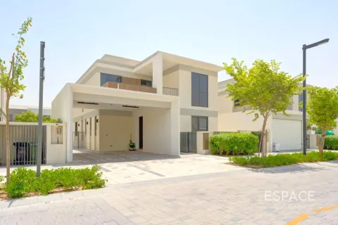 Villa in Tilal Al Ghaf, Dubai 4 bedrooms, 372 sq.m. № 61528 - photo 1