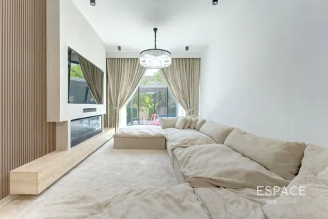 Villa in Tilal Al Ghaf, Dubai 4 bedrooms, 372 sq.m. № 61528 - photo 2