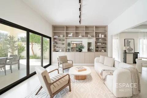 Villa in Meadows, Dubai 4 bedrooms, 373 sq.m. № 61531 - photo 8