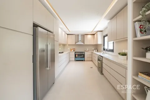 Villa in Meadows, Dubai 4 bedrooms, 373 sq.m. № 61531 - photo 7